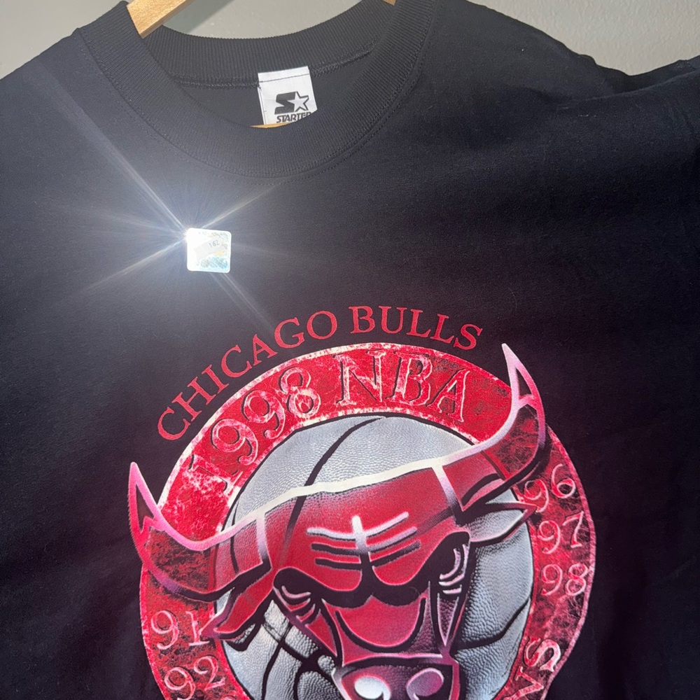 STARTER Black Chicago Bulls Graphic Tee